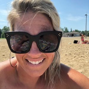 Meet your Posher, Alicia